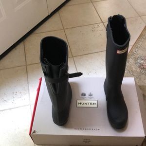 Size 9 Black knee-high hunter boots